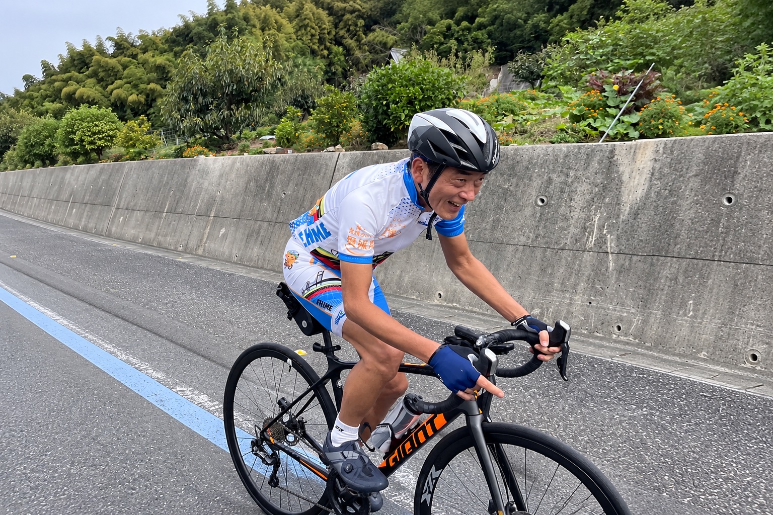 自転車で走る中村時広